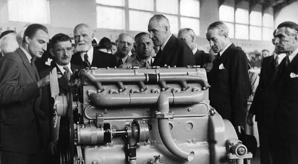 Karl Radio bei der Automesse 1948 in Wien